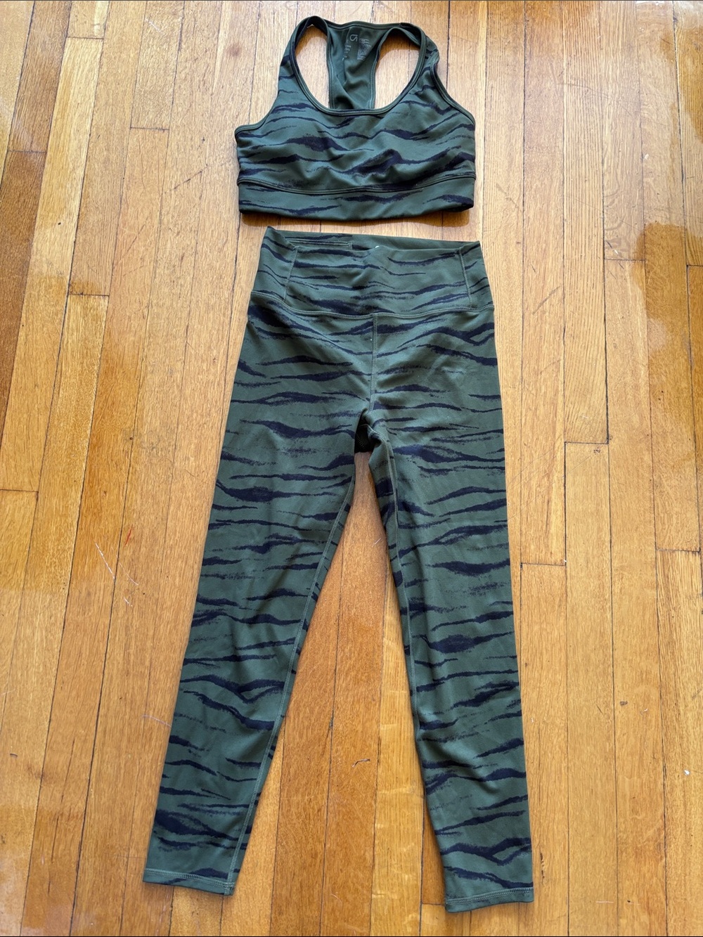 Women’s High-Waist Olive Green Tiger Print Leggings sports bra set
